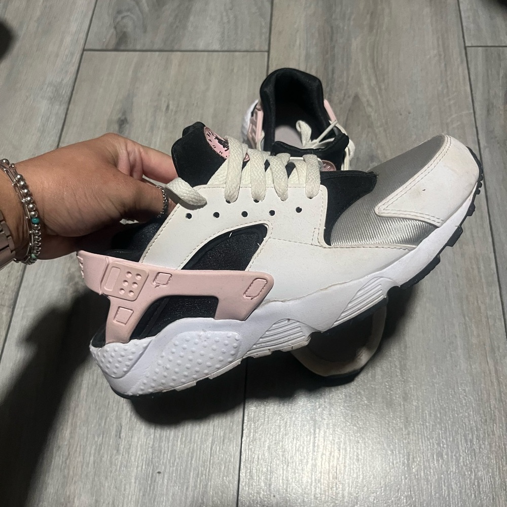 Kids' Black and Pink Nike Hauraches